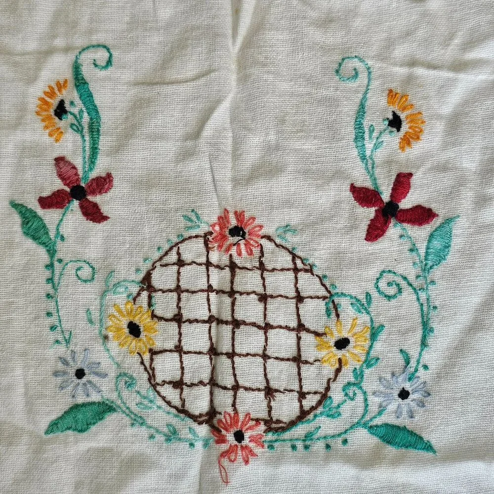 Vintage Floral Hand Embroidered Table Runner table Cloth 11.5 x 34 in